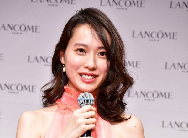戸田恵梨香「気分が上がりますね」とエレガントな特注ドレスにご満悦