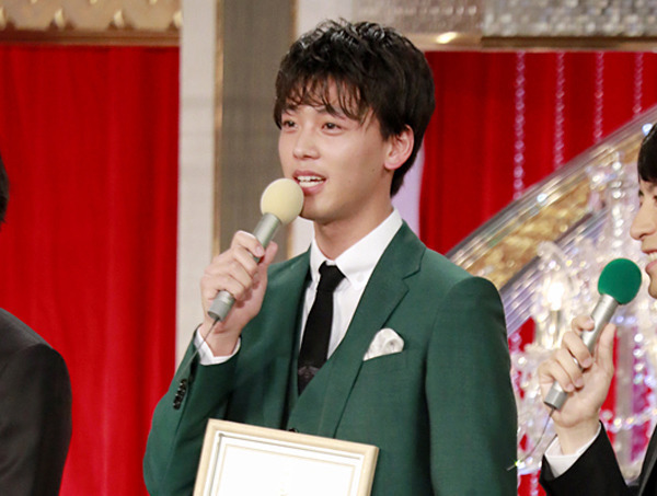 新人賞の竹内涼真に、役所広司「お芝居が上手で困る」 今後にも期待