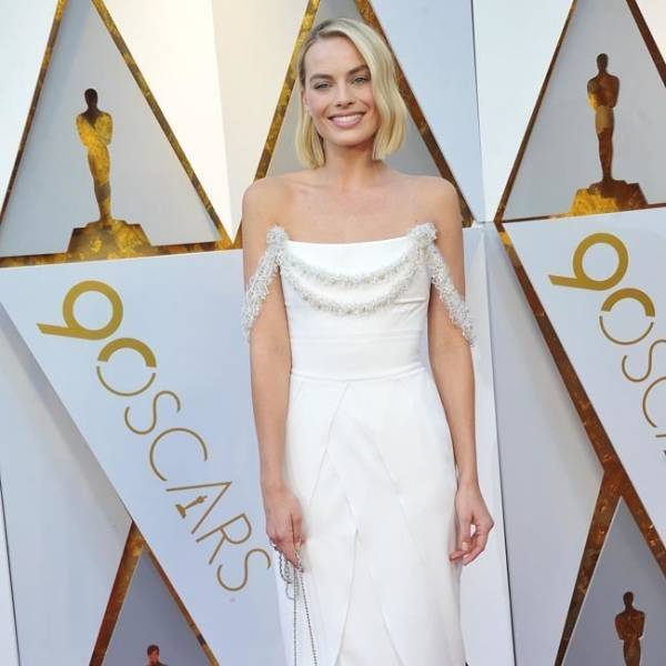 マーゴット･ロビー、アカデミー賞式典中に自らドレスを縫い直す