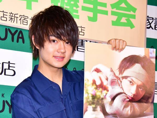 佐野勇斗、初のソロカレンダーは「10代最後の色んな表情が見られる」