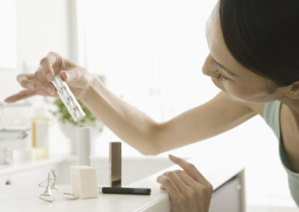 化粧品の使用期限はいつまで? 未開封なら期限過ぎでも使用可能??