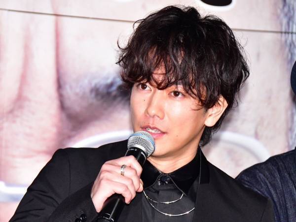 佐藤健、三吉彩花の「映画館の座席は一番後ろの通路側」 に「やめとけ!」