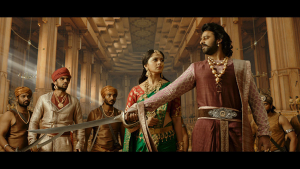 世界興収300億円達成の『バーフバリ』、167分の完全版が日本公開決定