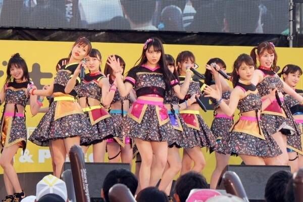 NMB48、お腹チラ見せ衣装で6曲熱唱! キュート&amp;クールに沖縄のファンを魅了