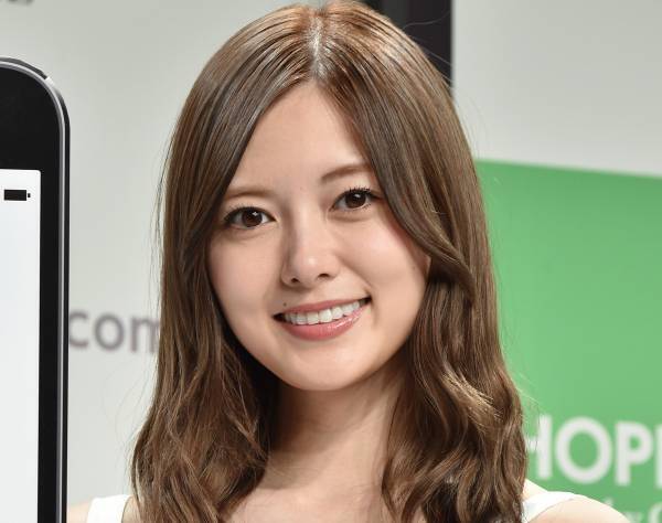 白石麻衣、純白ミニ丈ワンピで美脚披露　この夏は｢肌見せをして楽しめたら｣