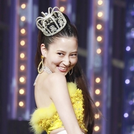 河北麻友子の美ボディにうっとり　"花の妖精"衣装で大胆肌見せ