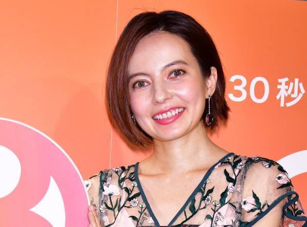 ベッキー、会見中にリアクションの薄い姿を公開されて困惑「恥ずかしい」