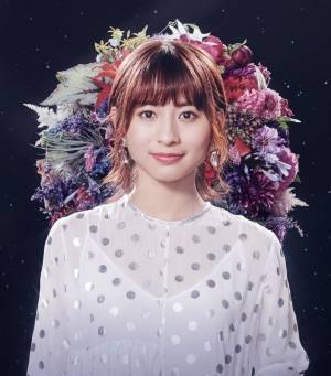 “有名女優似”と話題! 中国人美女ロン･モンロウがアーティストデビュー