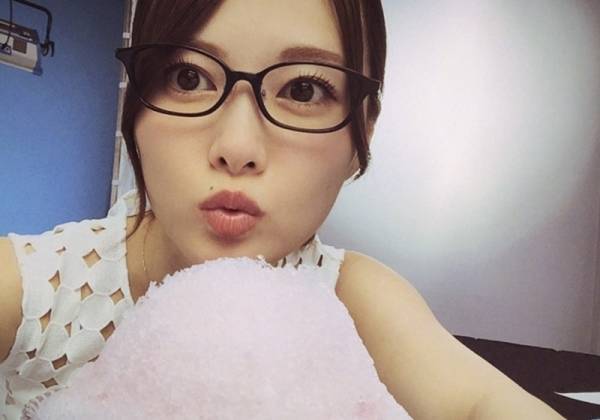 乃木坂46白石麻衣の大胆な夏先取り写真が見られる! 謎のインスタ登場