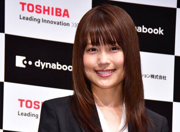 有村架純、CMの共演者とアイコンタクト「頑張りましょう!」