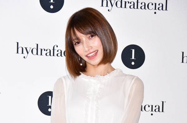 元モー娘。の後藤真希、最新の美容マシンに興味津々「キレイになりたい!」