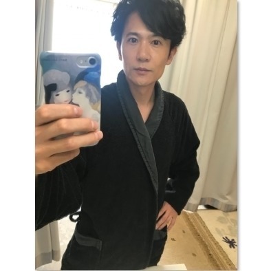 稲垣吾郎、バスローブ姿で主演舞台終了に感謝「愛する人々との夏の想い出」