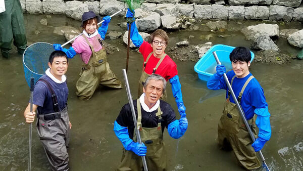 寺島進、ジャンプした幻の巨大魚を捕獲! 『池の水』高知城堀の水へ