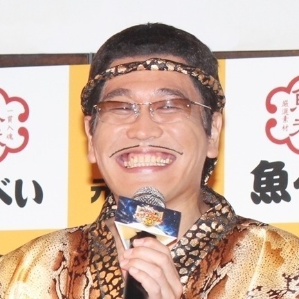 ピコ太郎の独特な食レポに通訳困惑 「簡単に言うと…」と大人な対応