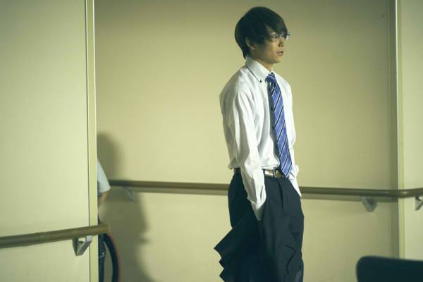 須賀健太、凛々しい大人スーツ姿にプロデューサーも称賛! 支える恋熱演