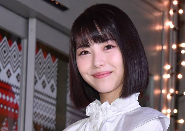 浜辺美波、イルミネーションを点灯させてうっとり「すごくキレイですね」