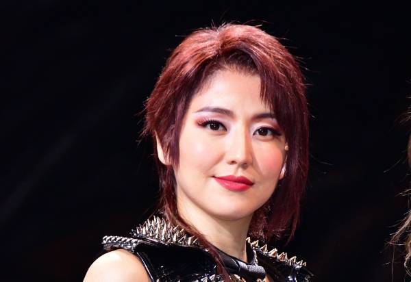 長澤まさみ、セクシーな夫人役も「今回は恐妻、悪女なのでビシバシ!」