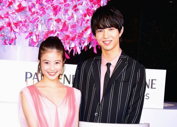 『花晴れ』コンビの今田美桜と鈴木仁、一緒に心拍数を測って｢熱いドキドキ｣