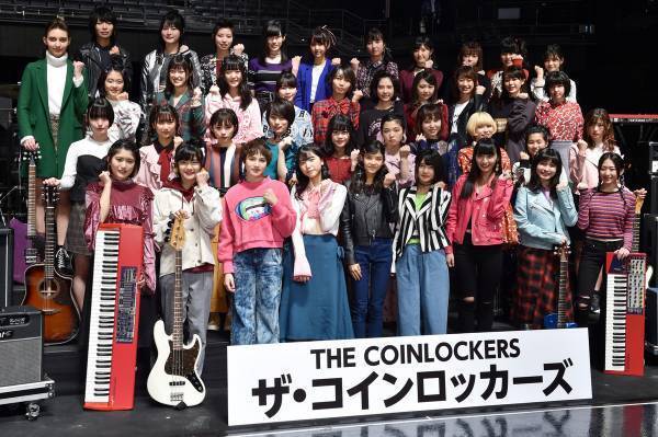 秋元康プロデュースのガールズバンドがお披露目 - 楽曲毎にメンバーを選抜