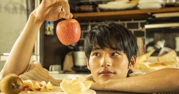 岡田健史、初のカレンダー発売「今の岡田健史を切り取って頂きました」