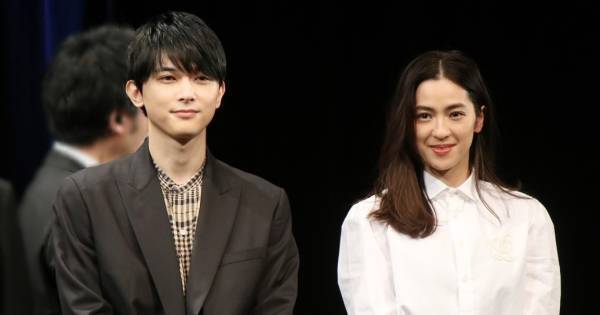 吉沢亮＆中村アン、中学生からの大歓声に笑顔! リズムダンス大会で審査担当