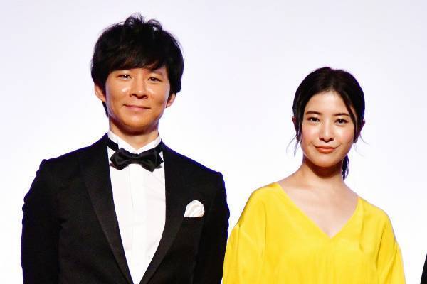 渡部建、妻・佐々木希と4カ月の長男とともに外食「乳児OKのお店に」
