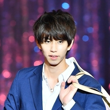 はじめしゃちょー、スーツ姿でランウェイ! 好きな女性のタイプも告白