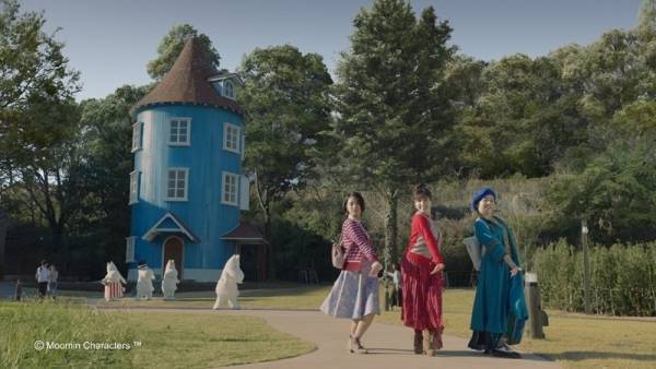 土屋太鳳、ムーミンたちとダンス! 赤い服＆お団子ヘアでミイに!?