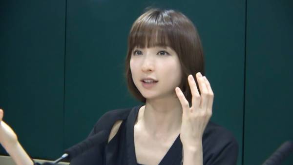 篠田麻里子、地元番組収録でサプライズ報告「私、結婚したので!」