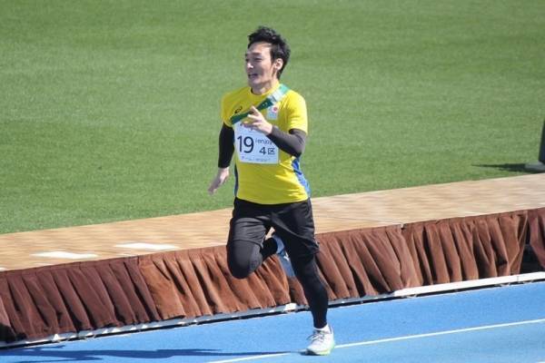 草なぎ剛、パラ駅伝で激走! 急激ペースダウンも「超気持ちいい」