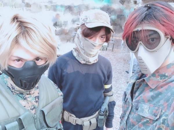 萩谷慧悟、“サバゲ部”活動報告! 増子敦貴＆千田京平との3ショットに反響