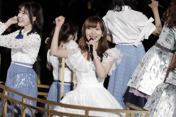 指原莉乃、卒コンで涙「11年間アイドルでいさせてくれて本当にありがとう」
