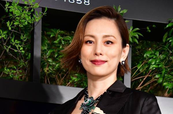 米倉涼子、3億円のジュエリーを身に着けて登場「緊張しています」