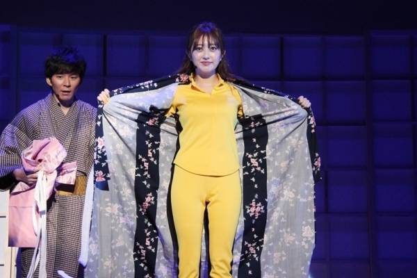 菊地亜美、浴衣から生着替え! ボディラインくっきり『キル･ビル』衣装へ