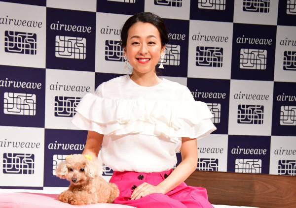 浅田真央､愛犬"エアロ"とイベント初共演｢久しぶりに会えてよかった!｣と喜び