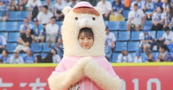 モー娘。牧野真莉愛、“まりパカ”姿で始球式! ノーバンならずも「合格点」