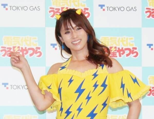 深田恭子、ラムちゃん衣装に大照れ! 肩出し＆ミニスカでダンスも披露