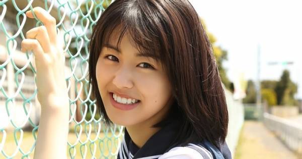 『高嶺と花』竹内愛紗、1st写真集で「中学生以来」のセーラー服