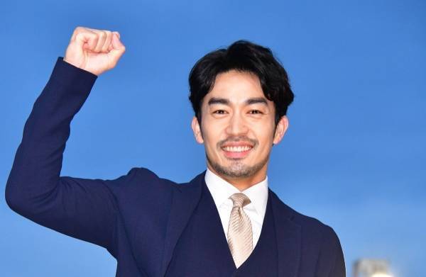 大谷亮平、CMで共演した中村倫也と賀来賢人は「色気を感じた」