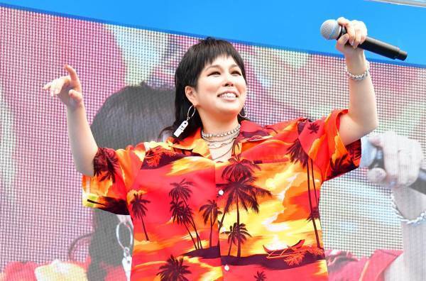 AI、第2子出産後初めて「ママへ」を披露して涙「次は封印かも」