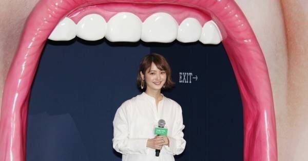 佐々木希、巨大な“口”に興奮「今流行りの“映え”ですね」