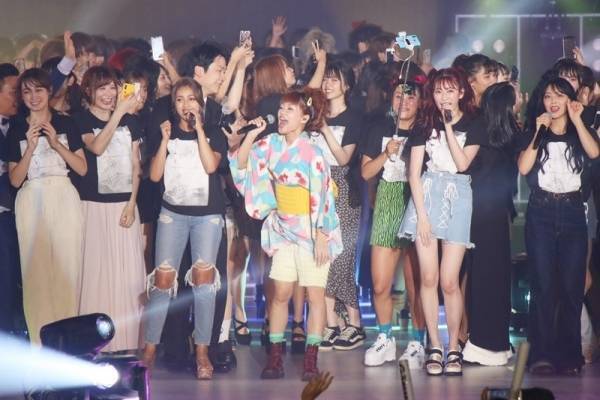 元Whiteberry前田有嬉、関コレで4万人と「夏祭り」大合唱