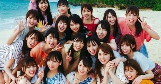 日向坂1st写真集9.5万部で1位! 小坂菜緒＆佐々木久美、喜びのコメント