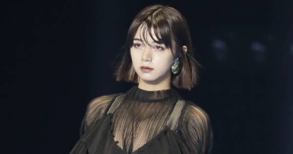 池田エライザ、胸元セクシーなシースルードレスで魅了