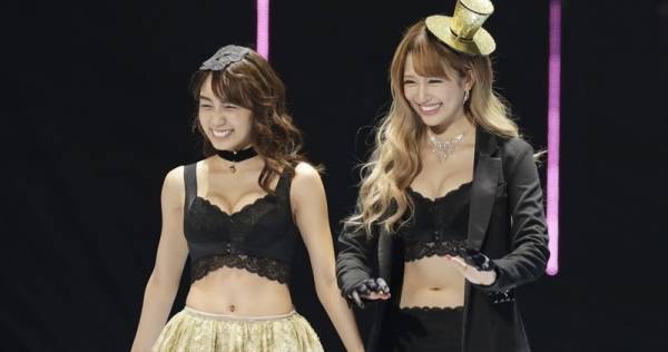 伊藤桃々＆黒木ひかり、ランジェリー姿で美ボディ披露