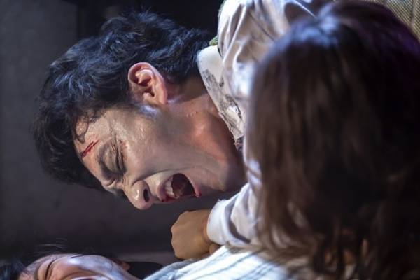 『台風家族』小鉄(草なぎ)がゾンビやヤクザに!? 役者時代のカット公開