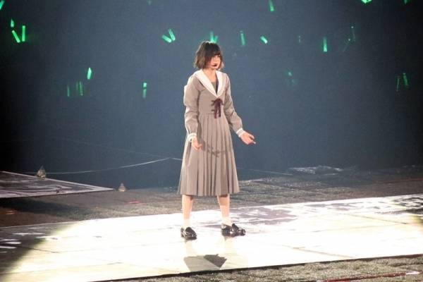 平手友梨奈、ソロ曲で5万人魅了! 欅坂46初の東京ドーム公演でラスト飾る