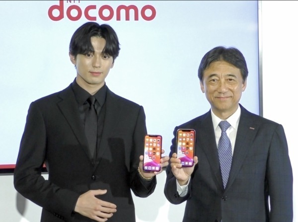 新田真剣佑、「iPhone11」発売イベントに登場 動画視聴内容の追求に照れ笑い【動画付き】