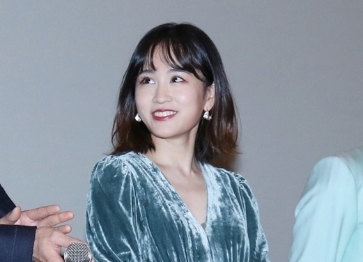 前田敦子、胸元ざっくりロングワンピで主演映画をアピール