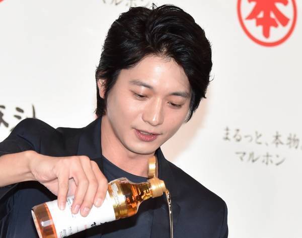 向井理、速水もこみち意識でオイルをかける「高くからはやらないですけど」